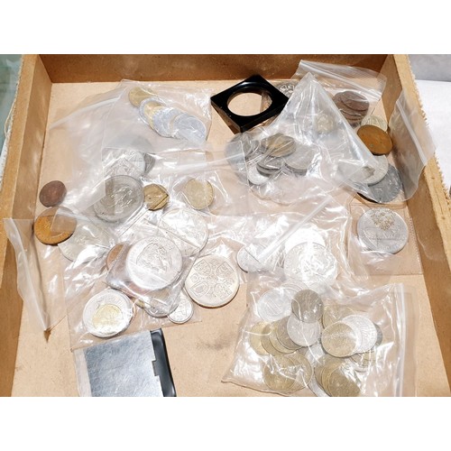 532 - Coins and bank notes and commemorative medals. UK shipping £14.