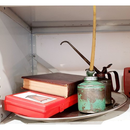 286 - Two vintage oil cans, Motors of Today volume 2 and a warning triangle. No shipping. Arrange collecti... 