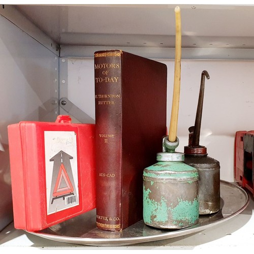 286 - Two vintage oil cans, Motors of Today volume 2 and a warning triangle. No shipping. Arrange collecti... 