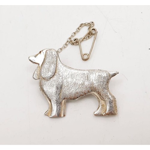 10 - A hallmarked silver spaniel brooch, London 1989, length 1.25