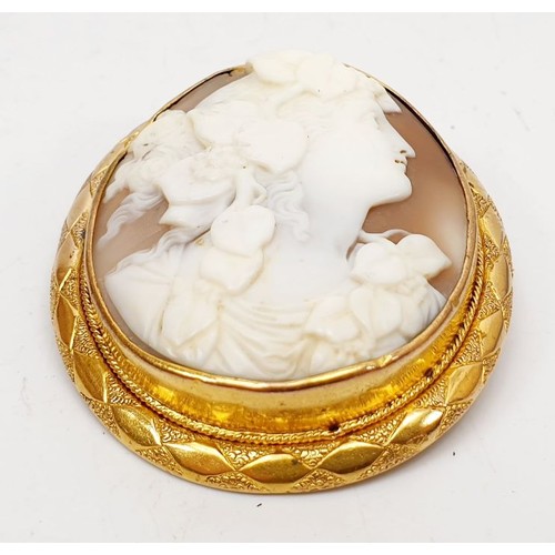 71 - An antique cameo brooch, A/F, length 2