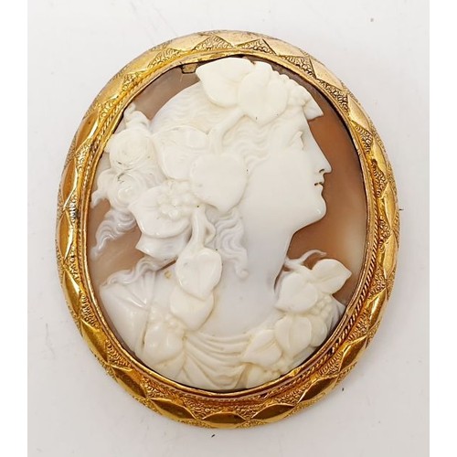 71 - An antique cameo brooch, A/F, length 2