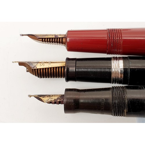 82 - A vintage Mabie Todd Blackbird fountain pen, a vintage Parker fountain pen and a vintage Sheaffer fo... 