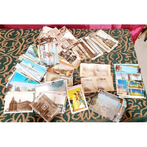 84 - A selection of approx 200 antique and later postcards. UK shipping £14.