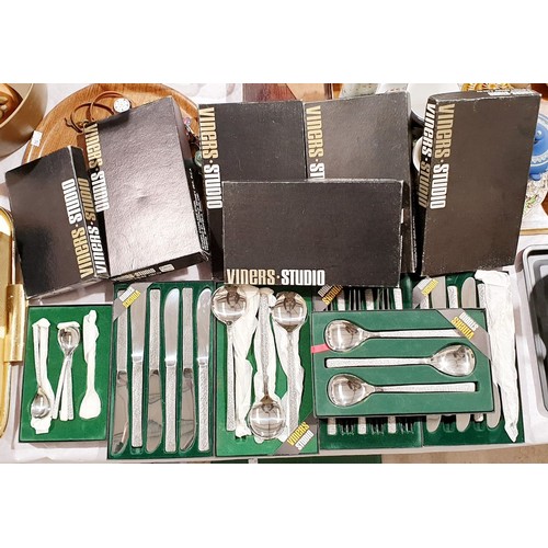 96 - A selection of vintage boxed Viners cutlery. UK shipping £14.