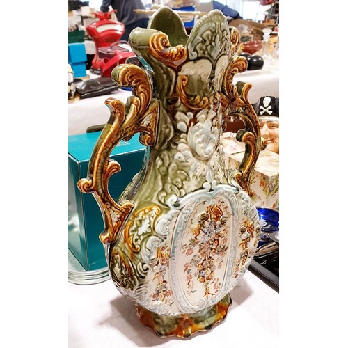 152 - An antique majolica vase, height 15.5