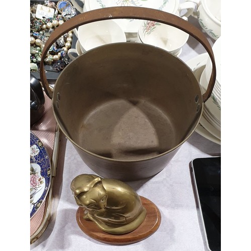 158 - A brass preserve pan, diameter 10