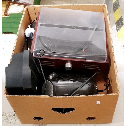 171 - A box of small electricals. No shipping. Arrange collection or your own packer and shipper, please. ... 