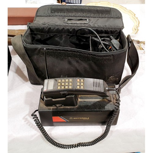 202 - A vintage Motorola 4800X portable telephone with charger and case. UK shipping £14.