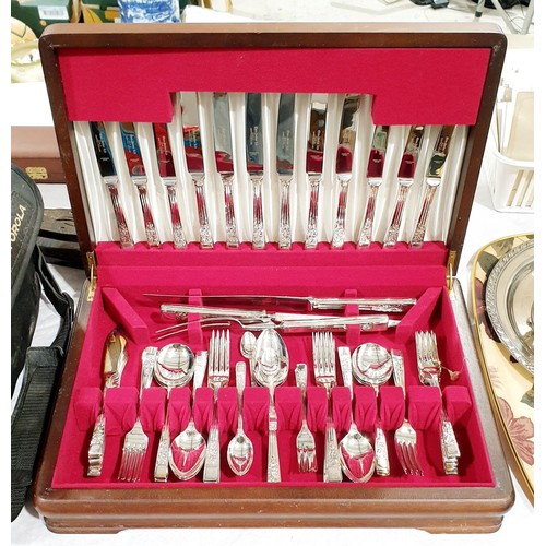 203 - A canteen of cutlery by Barker of Sheffield. No shipping. Arrange collection or your own packer and ... 