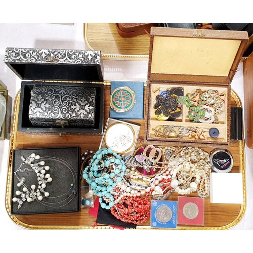 212 - Costume jewellery, compacts and assorted. UK shipping £14.