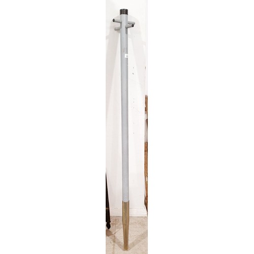 372 - A washing line pole. No shipping. Arrange collection or your own packer and shipper, please. Electri... 