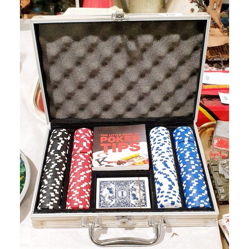 415 - A poker set. UK shipping £14.