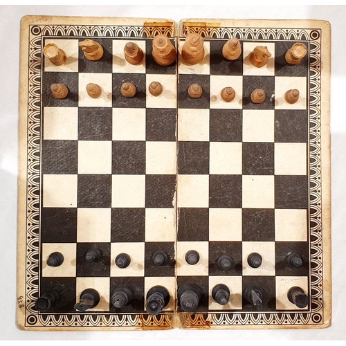 433 - A vintage boxwood chess set. UK shipping £14.