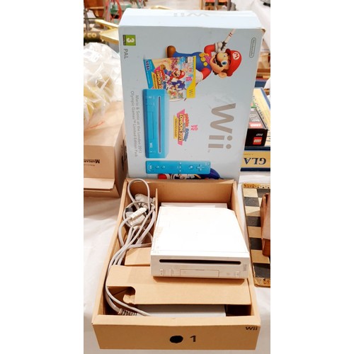 434 - A boxed Wii. UK shipping £14. Electricals are sold as scrap.