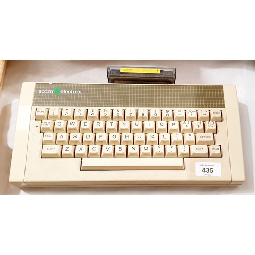 435 - A vintage Acorn Electron computer. UK shipping £14.