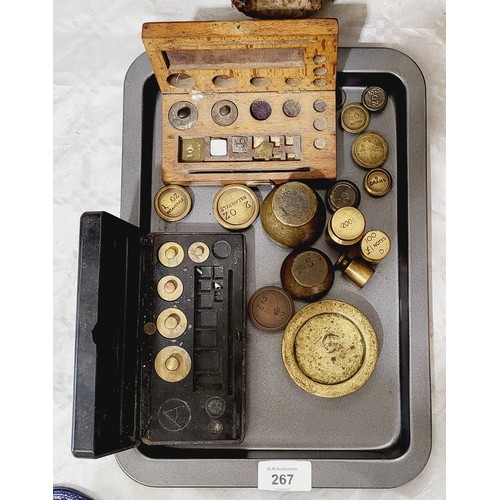 267 - Antique pharmaceutical and other weights. UK shipping £14.