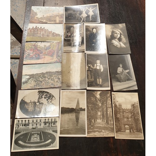 84 - A selection of approx 200 antique and later postcards. UK shipping £14.