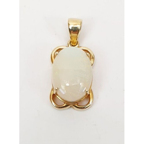 14 - A 9ct gold pendant set with an opal. UK shipping £14.