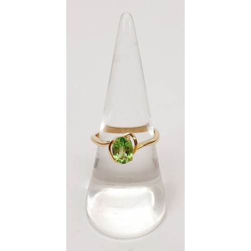 26 - A hallmarked 9ct gold ring set with tsavorite, size N/O, gross weight 2.1g. UK shipping £14.