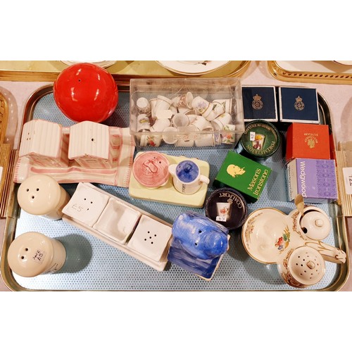 122 - Novelty cruets and thimbles. No shipping. Arrange collection or your own packer and shipper, please.... 