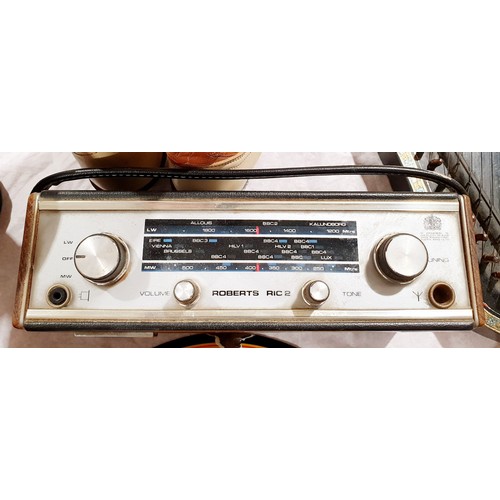 209 - A vintage Robert's RIC2 radio. UK shipping £14.