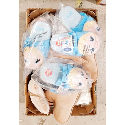 319 - New in packet Frozen slippers, new in packet socks and decorative plush hearts. UK shipping £14.