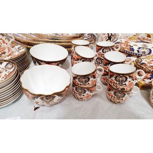 372 - A quantity of antique and later Royal Crown Derby 