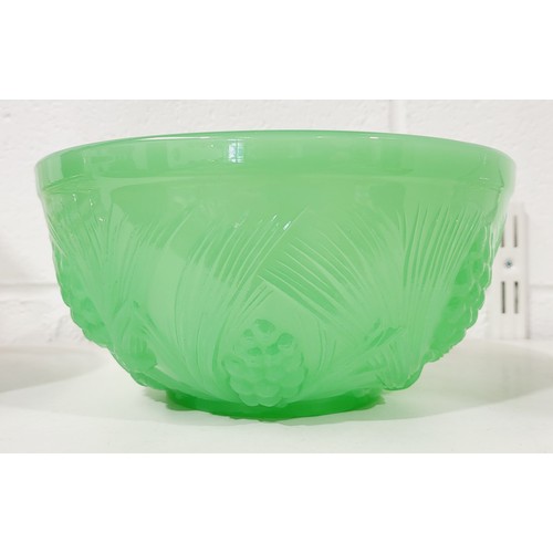 100 - A Uranium glass fruit bowl , diameter 8.5