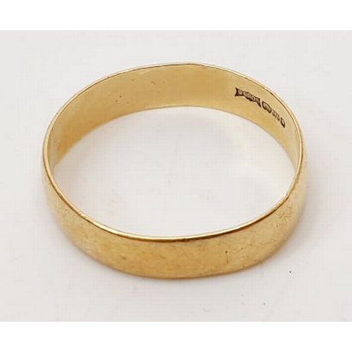 14 - A hallmarked 9ct gold wedding band, size S, 2.4g. UK shipping £14.