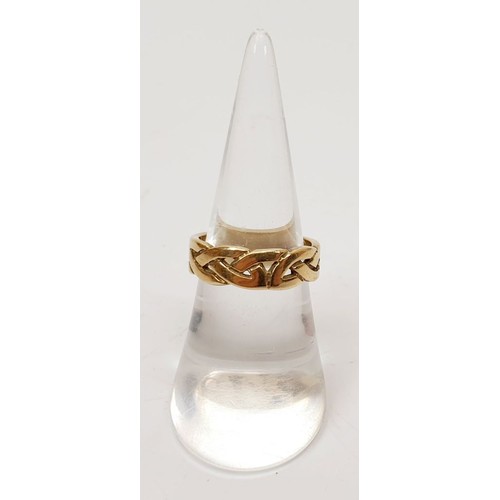 18 - A year 2000 hallmarked 9ct gold Celtic knot work ring, size M, 4g. UK shipping £14.