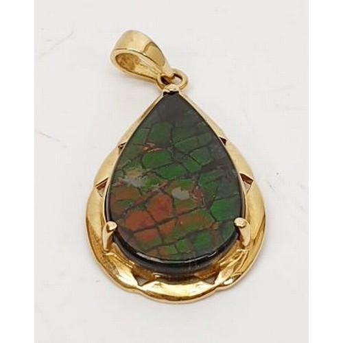 46 - A hallmarked 14ct gold pendant set with ammolite, length 1.25