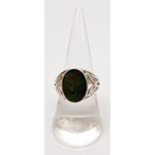 60 - A silver ring set with ammolite, size N/O. UK shipping £14.