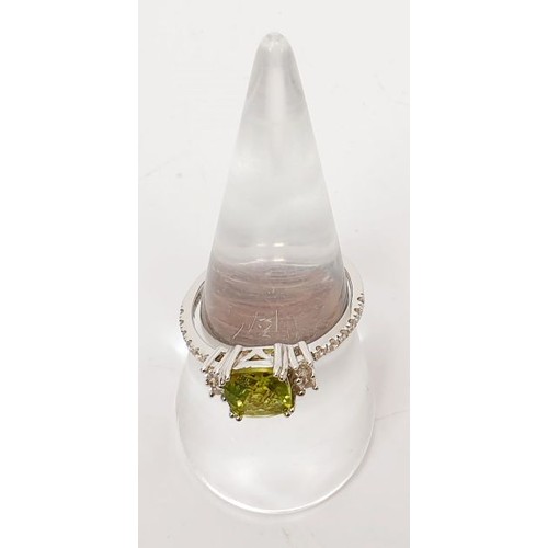 63 - A platinum plated silver ring set with peridot and zircon, size Q. UK shipping £14.