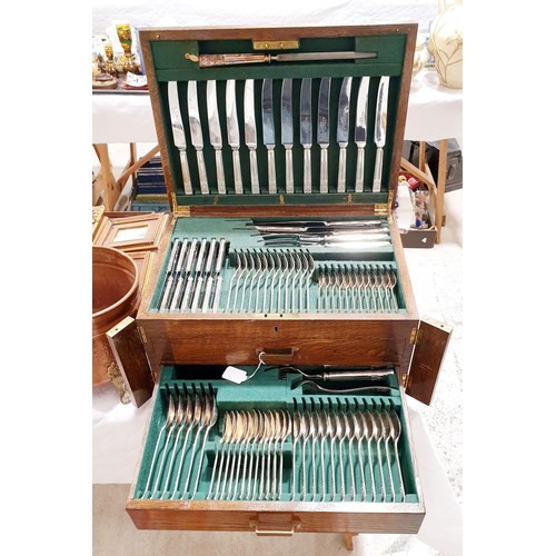 102 - A 1930s oak canteen of cutlery, width 18.5