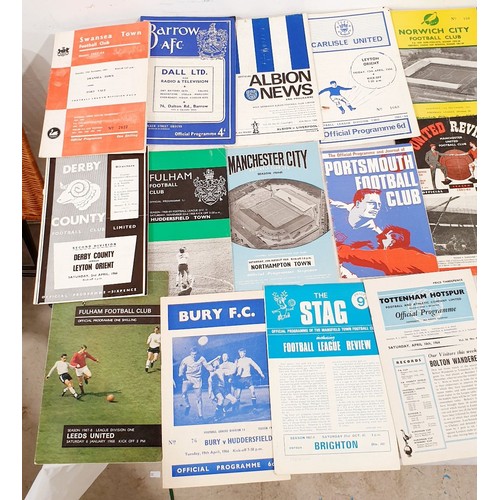 122 - Vintage football programmes. UK shipping £14.