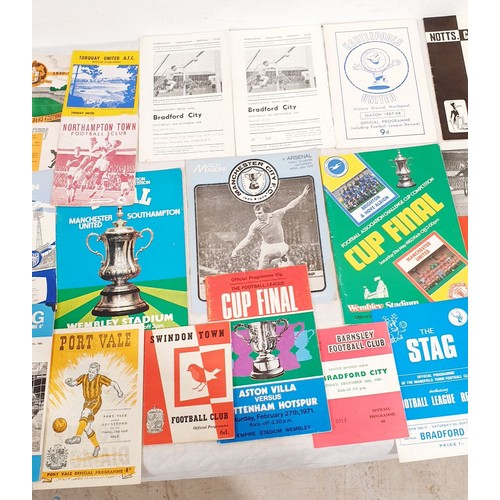 122 - Vintage football programmes. UK shipping £14.