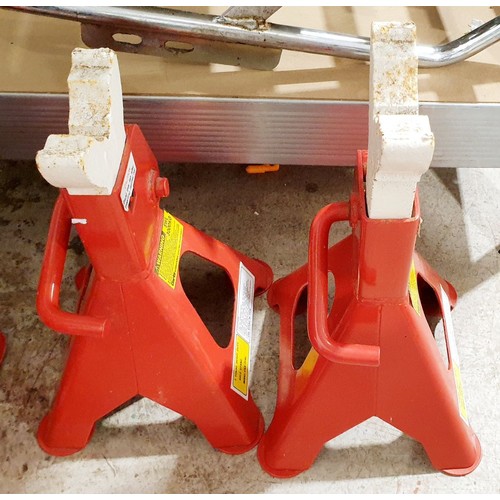 259 - A pair of axel stands. No shipping. Arrange collection or your own packer and shipper, please. Elect... 