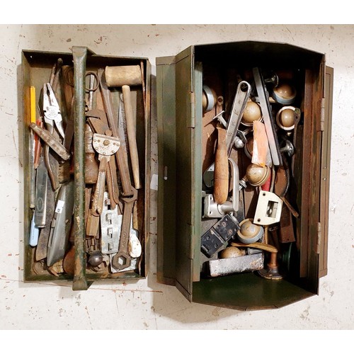 275 - A toolbox and contents. No shipping. Arrange collection or your own packer and shipper, please. Elec... 