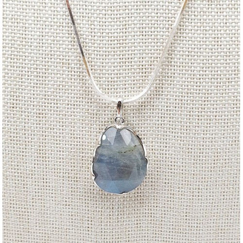 2 - A silver pendant set with labradorite on a silver chain. UK shipping £14.