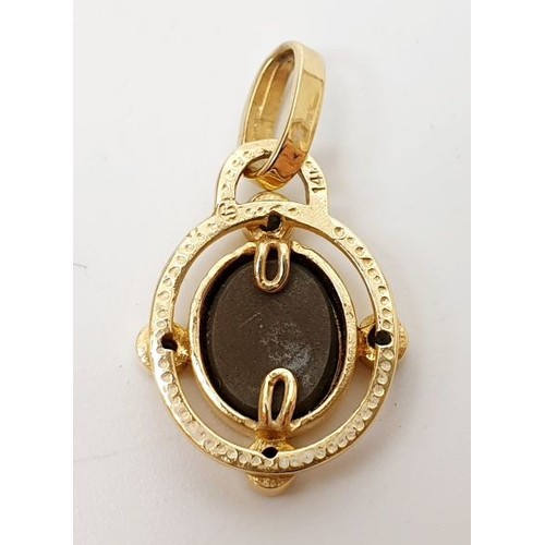 43 - A hallmarked 14ct gold pendant set with ammonite, gross weight 2.7g. UK shipping £14.