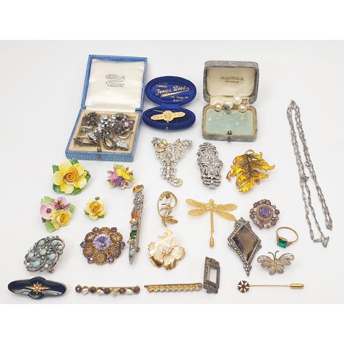 61 - Antique and later jewellery including silver. UK shipping £14.