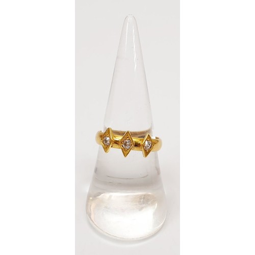 33 - A 18ct gold ring set with diamonds, size O, gross weight 3.5g. UK shipping £14.