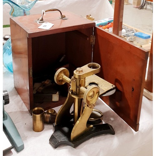 82 - An antique microscope body and case. UK shipping £14.