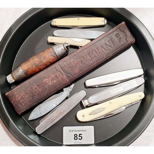 85 - A vintage Swedish barrel knife, other pen knives and a cut throat razor. UK shipping £14.