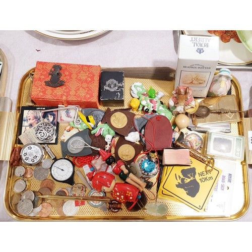 105 - A tray of collectables. UK shipping £14.