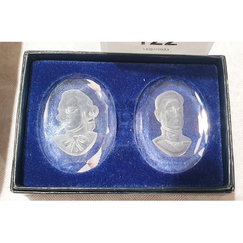 122 - Two boxed The Royal Crystal Cameos, George III and Edward VIII. UK shipping £14.