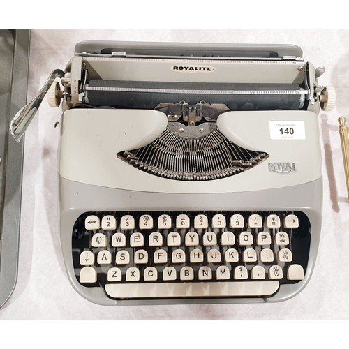 140 - A vintage Royal Royalite typewriter. No shipping. Arrange collection or your own packer and shipper,... 