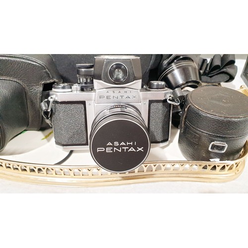 279 - A Pentax Asahi S3 camera with accessories. UK shipping £14.