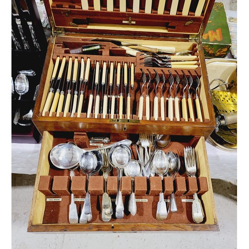 78 - A vintage canteen of cutlery, width 18.25